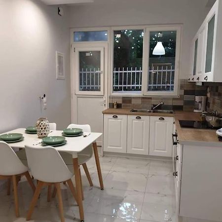 Eytyhias Yard Apartments In Poros Poros Town Екстериор снимка