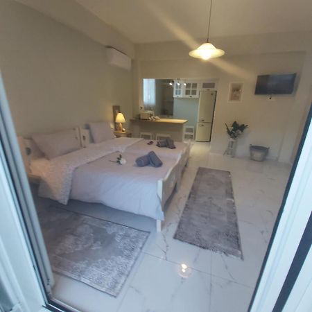 Eytyhias Yard Apartments In Poros Poros Town Екстериор снимка