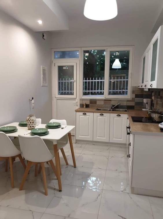Eytyhias Yard Apartments In Poros Poros Town Екстериор снимка