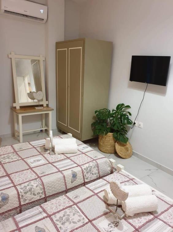 Eytyhias Yard Apartments In Poros Poros Town Екстериор снимка