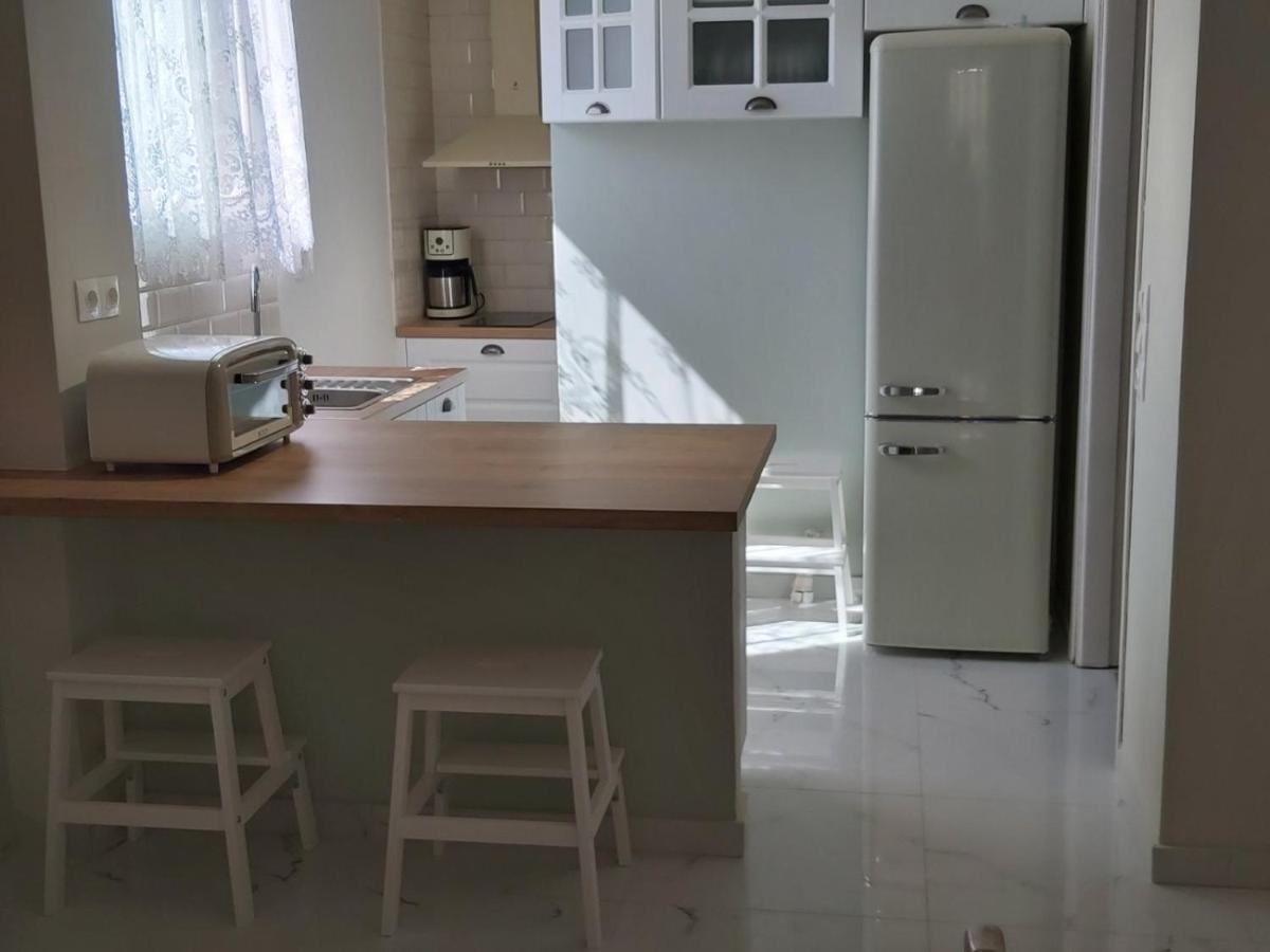 Eytyhias Yard Apartments In Poros Poros Town Екстериор снимка