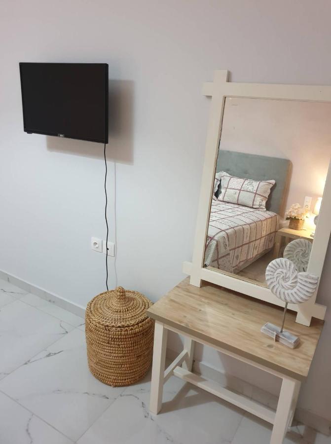 Eytyhias Yard Apartments In Poros Poros Town Екстериор снимка