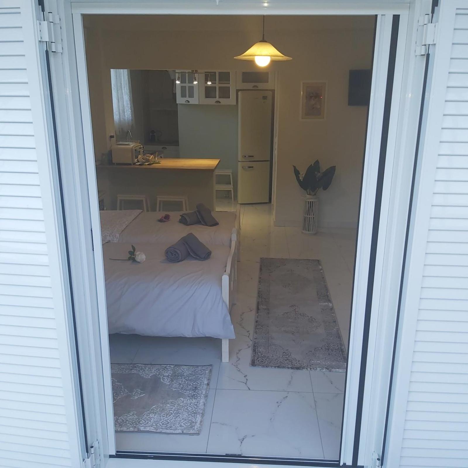 Eytyhias Yard Apartments In Poros Poros Town Екстериор снимка
