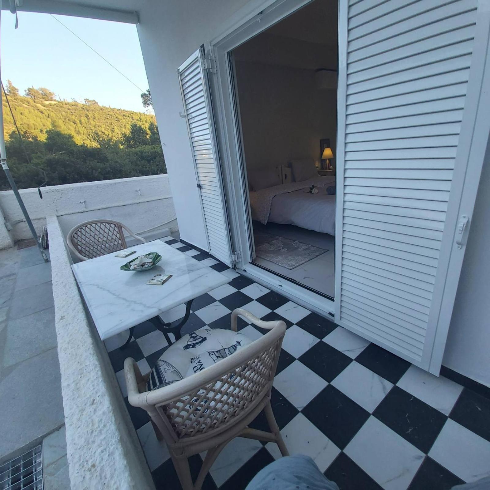 Eytyhias Yard Apartments In Poros Poros Town Екстериор снимка